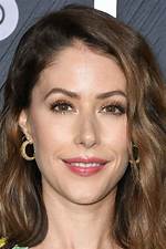 Amanda Crew (Movie Actress) - Age, Birthday, Bio, Facts, Family, Net Worth, Height & More