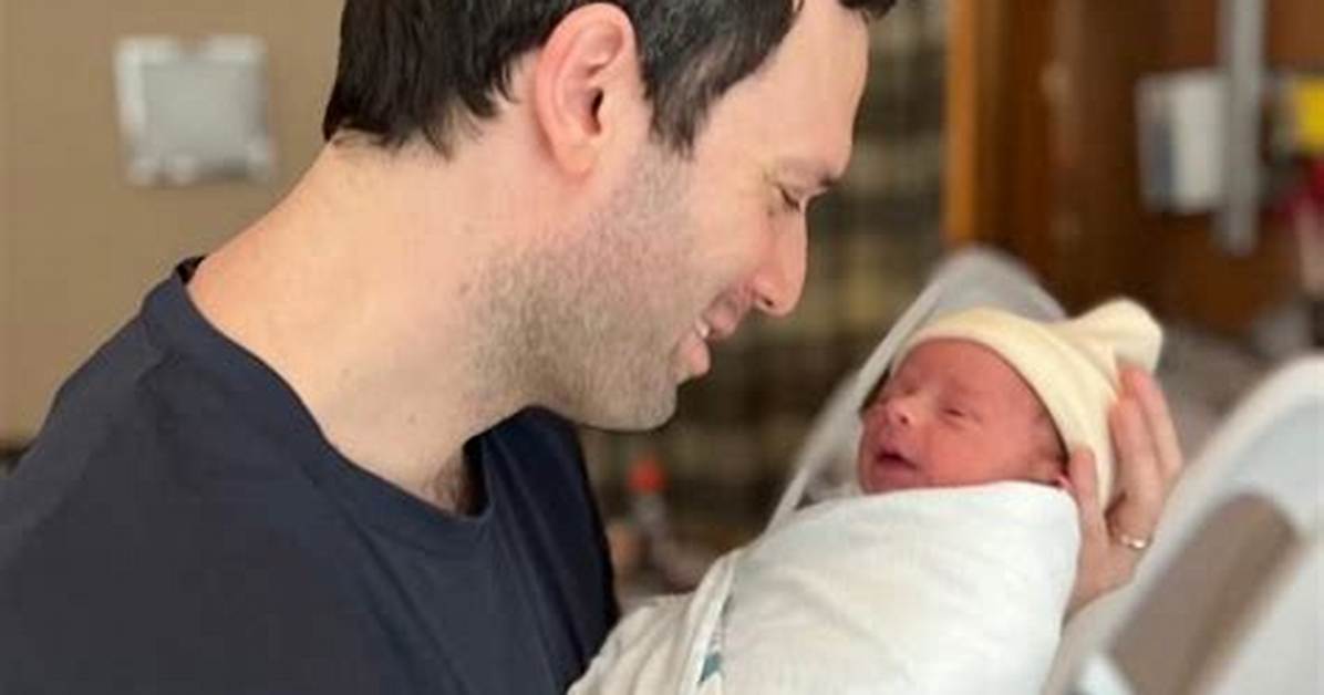 Jake Epstein Bio, Age, Height, Wife, Children, Parents, Actor and Net Worth