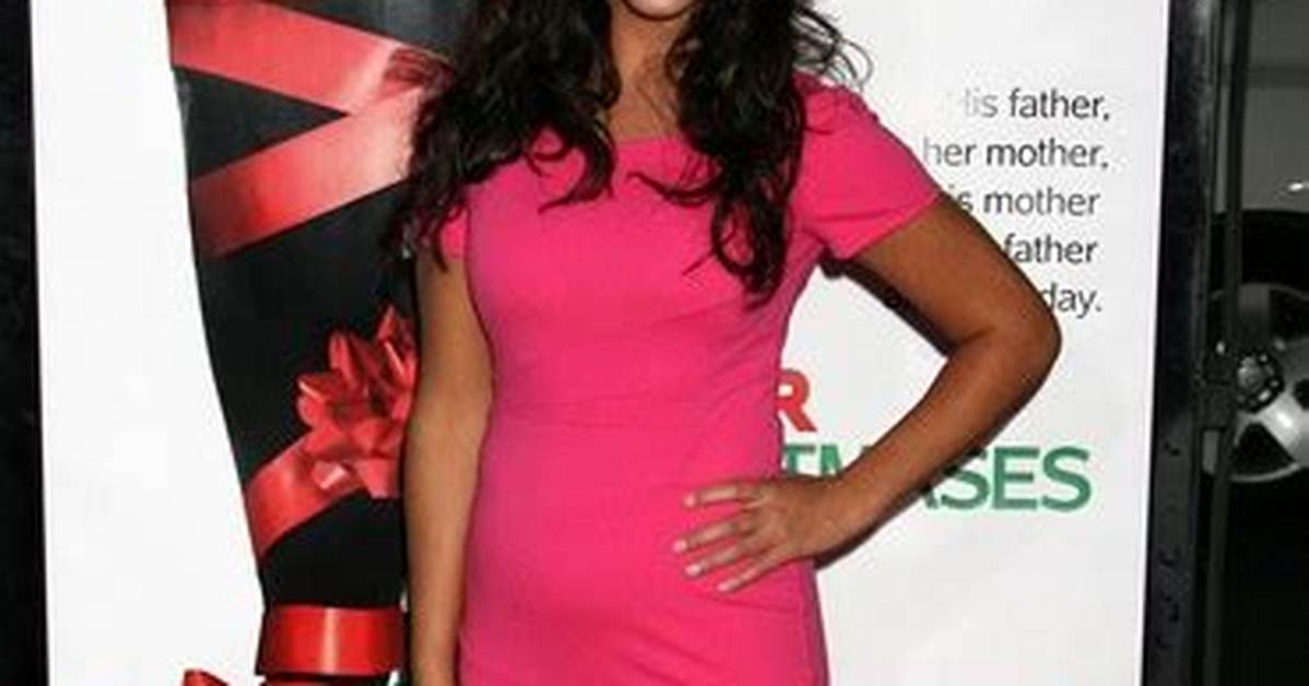 Katy Mixon: Dating, Net Worth, Tattoos, Smoking & Body Measurements