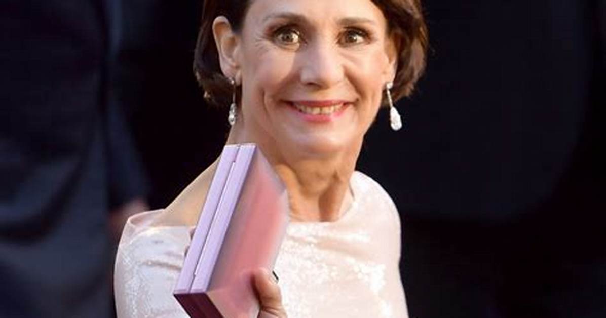 Unlocking the Hidden Truths: Laurie Metcalf's Relationships Unraveled
